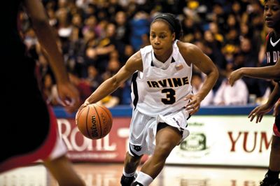 <strong>SCOTT ROEDER |</strong> Staff Photographer<br>Jade Smith-Williams slashes to the basket against San Diego State on Friday at the Bren Events Center.