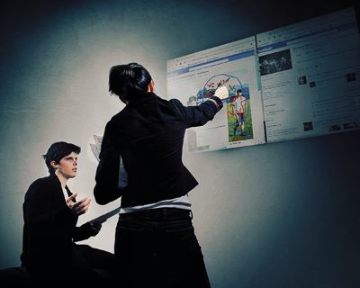 MelissaLeeFacebook UC Irvine’s Career center helps students use social networking for professional reasons while avoiding the risks that arise from displaying information on Web sites like Facebook or LinkedIn.