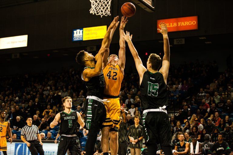 Men’s Basketball Dominate Hawai’i to Remain Perfect in Conference