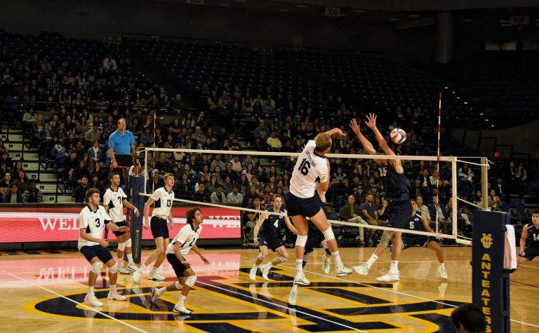 No.4 UCI Stays Hot in 3-0 Victory over Stanford