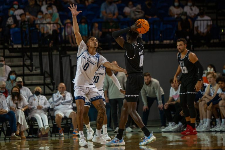 UCI Men’s Basketball Blows Hawaii Out of the Water, 77-52, for 7th Straight Win