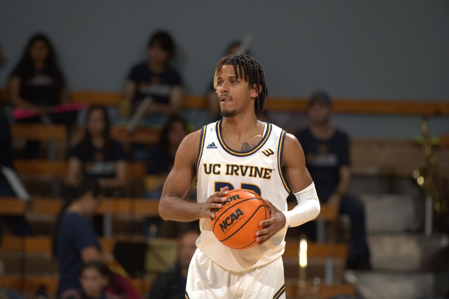 UCI Men s Basketball Shock In 69 56 Win Over University Of Oregon Ducks 