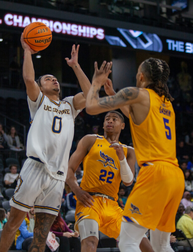 Domin-’Eaters Cruise to Win Over Roadrunners in First Round of Big West Tourney, 75-51