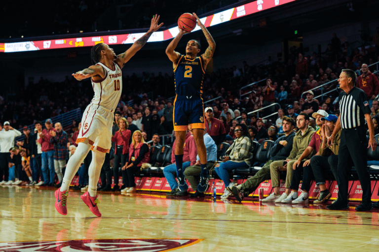 ‘Eaters Stay Composed, Upset Short-Handed USC, 70-60