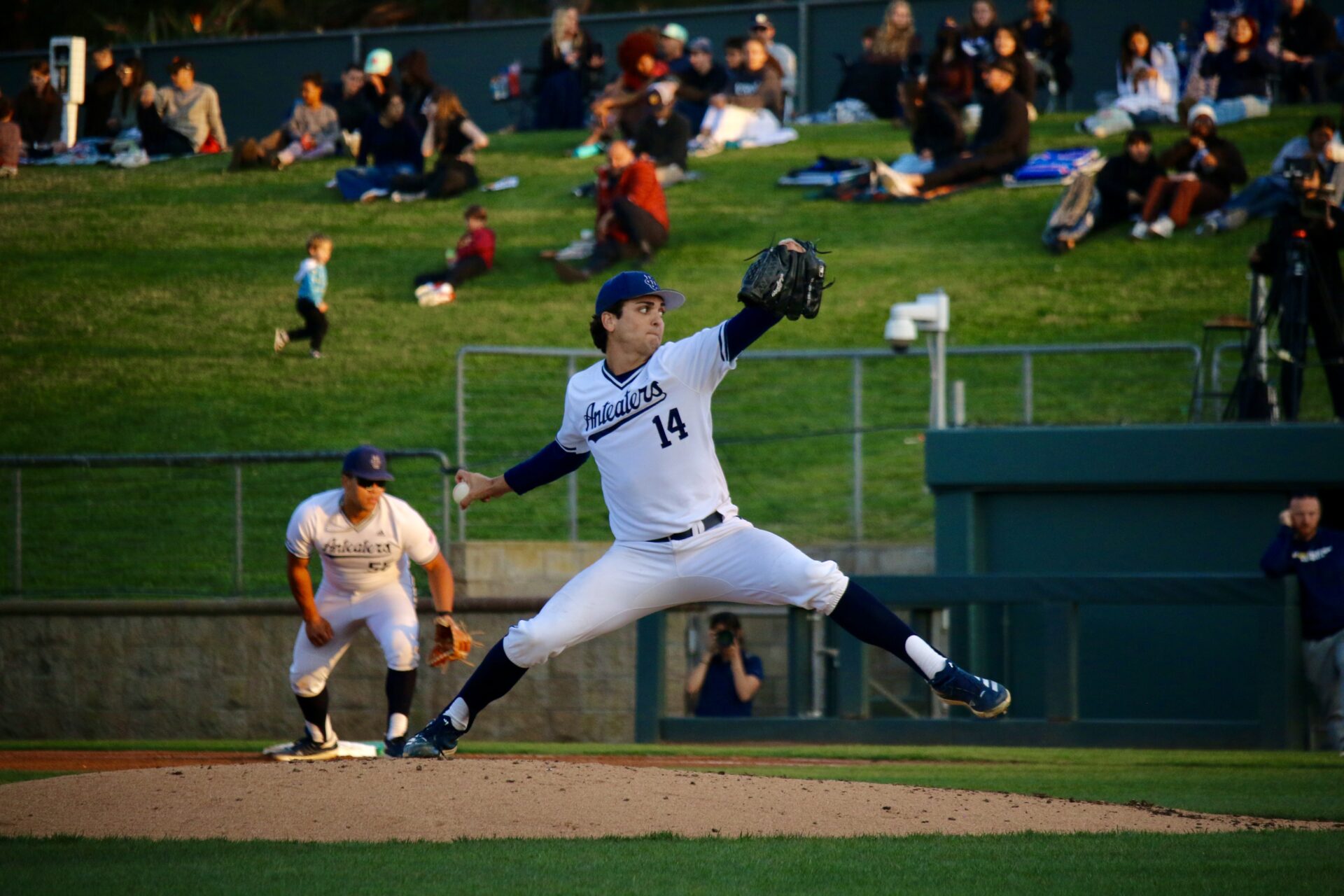 UC Irvine pitcher throws a ball with first baseman Anthony Martinez behind