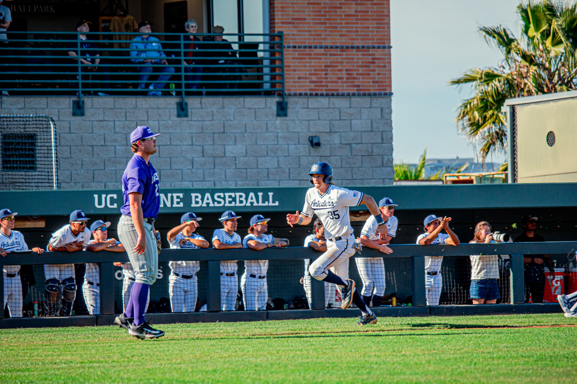 player running while other player standing. Teammates in the back.