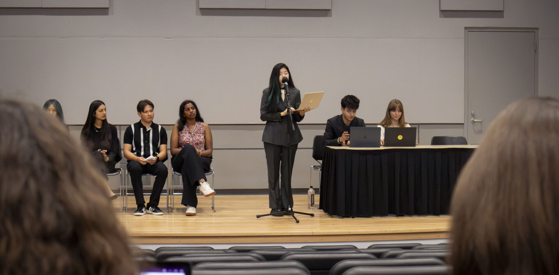 ASUCI senatorial candidate answers a debate question.