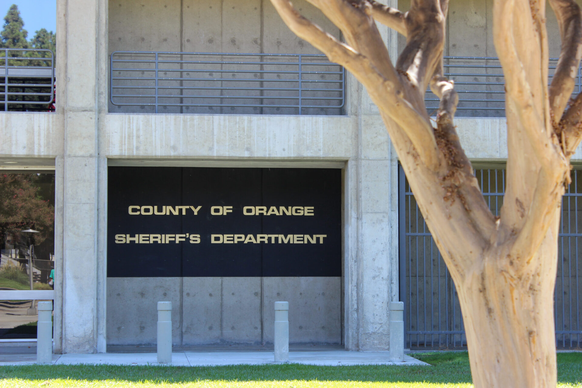 Front of Orange County Sheriff's office building. Text on front wall says 